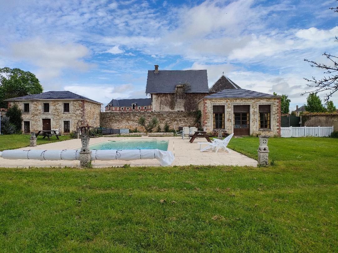 Bed and Breakfast Chateau Le Puybelliard Chantonnay Exterior foto